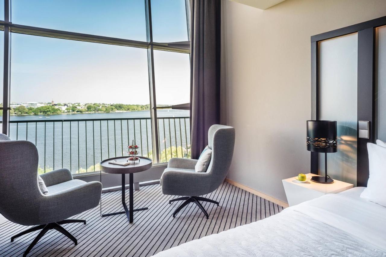 Le Meridien Гамбург Екстер'єр фото Deluxe room with a view of the Danube