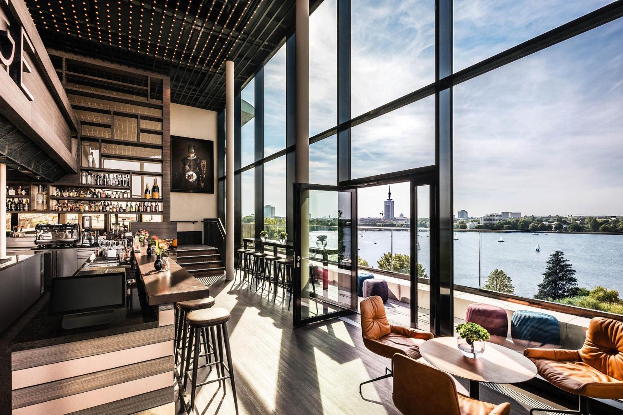 Le Meridien Гамбург Екстер'єр фото The Riverbank Bar