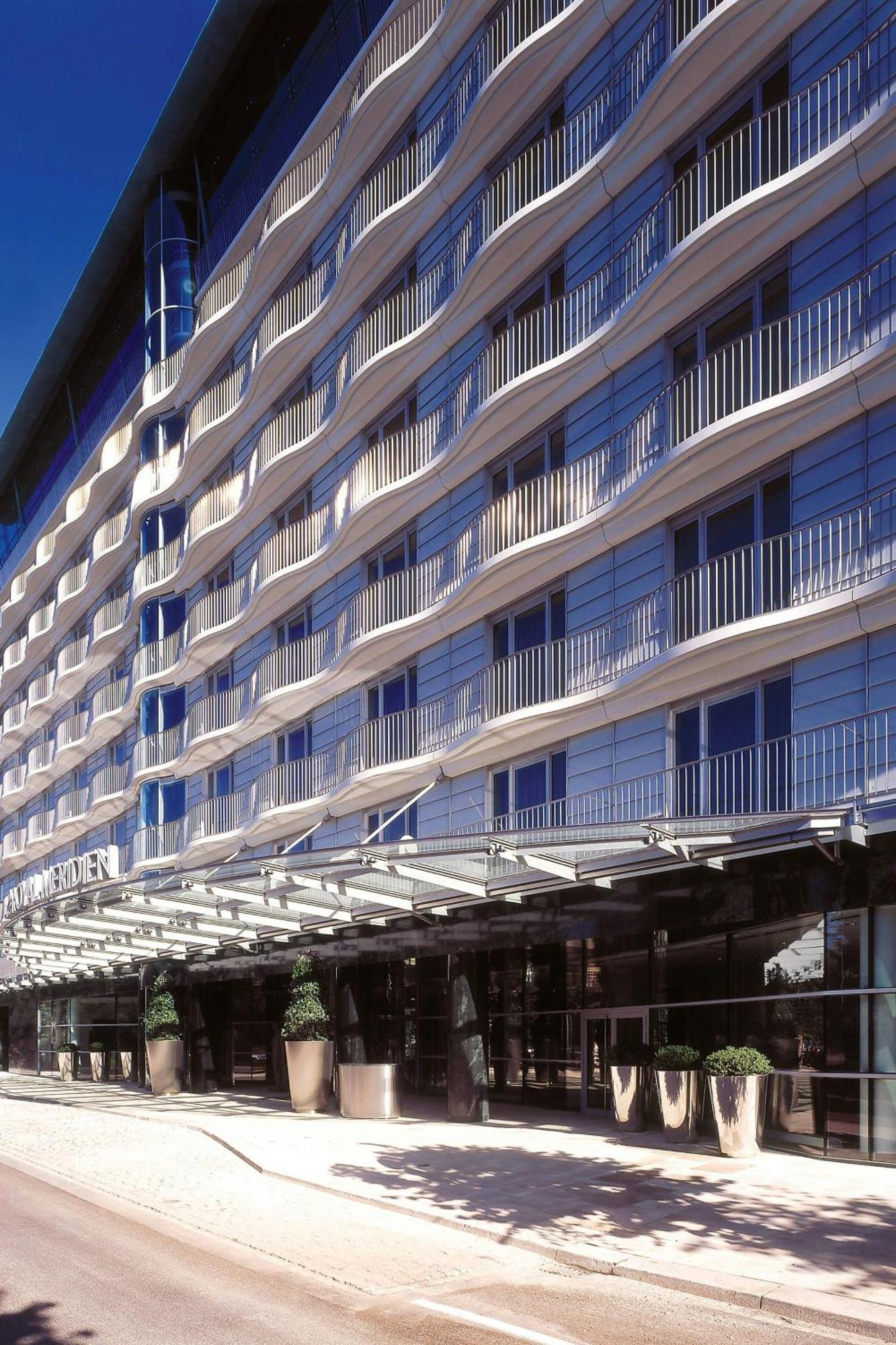 Le Meridien Гамбург Екстер'єр фото The new building of the University of Patras